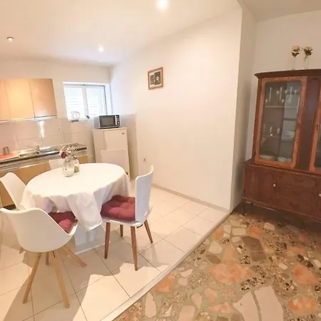 Bogumilla Daire Makarska